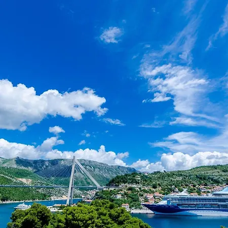 Avdic - With Balcony And Sea View Apartman
